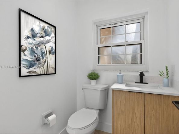 4456 Crystal Lake Dr, Deerfield Beach FL 33064