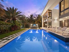 521 Holiday Dr, Hallandale Beach FL 33009