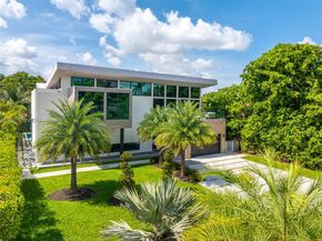 521 Holiday Dr, Hallandale Beach FL 33009