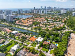 521 Holiday Dr, Hallandale Beach FL 33009