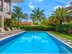 521 Holiday Dr, Hallandale Beach FL 33009