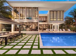 521 Holiday Dr, Hallandale Beach FL 33009