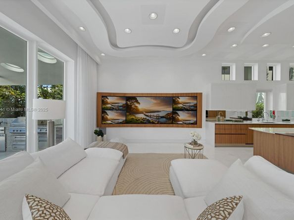 1825 Cleveland Rd, Miami Beach FL 33141
