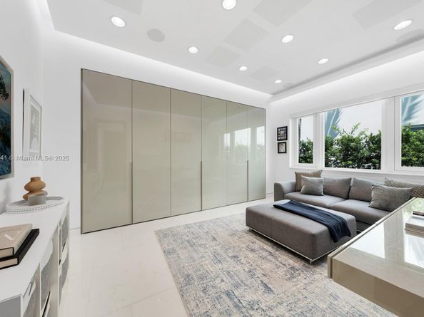 1825 Cleveland Rd, Miami Beach FL 33141