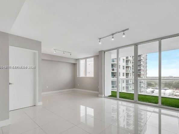 1871 NW S River Dr 1606, Miami FL 33125