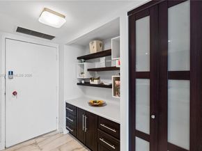 437 Golden Isles Dr 11J, Hallandale Beach FL 33009