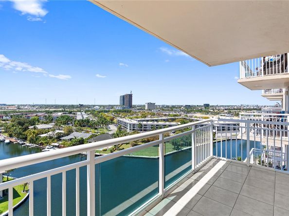 437 Golden Isles Dr 11J, Hallandale Beach FL 33009