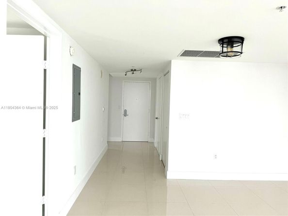 92 SW 3rd St 1605, Miami FL 33130