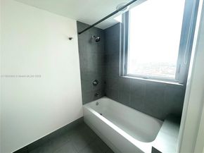 92 SW 3rd St 1605, Miami FL 33130