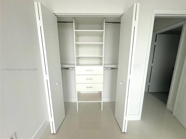92 SW 3rd St 1605, Miami FL 33130