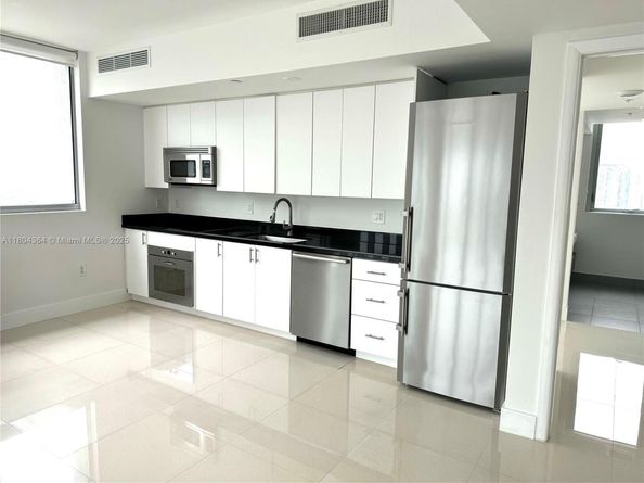 92 SW 3rd St 1605, Miami FL 33130