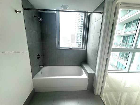92 SW 3rd St 1605, Miami FL 33130