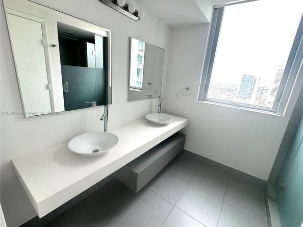 92 SW 3rd St 1605, Miami FL 33130