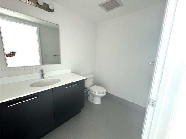 92 SW 3rd St 1605, Miami FL 33130