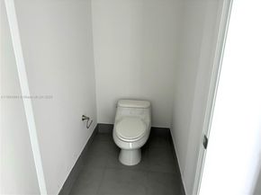 92 SW 3rd St 1605, Miami FL 33130