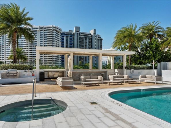 10 Venetian Way 604, Miami Beach FL 33139