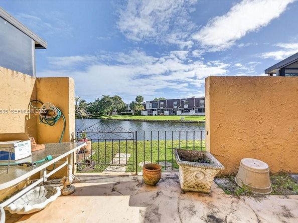 9125 Limetree Ln 168, Pembroke Pines FL 33024