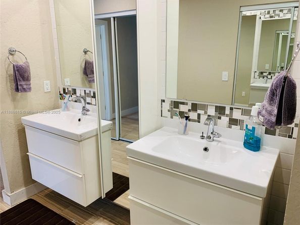 155 S Granada Ave, Weston FL 33326