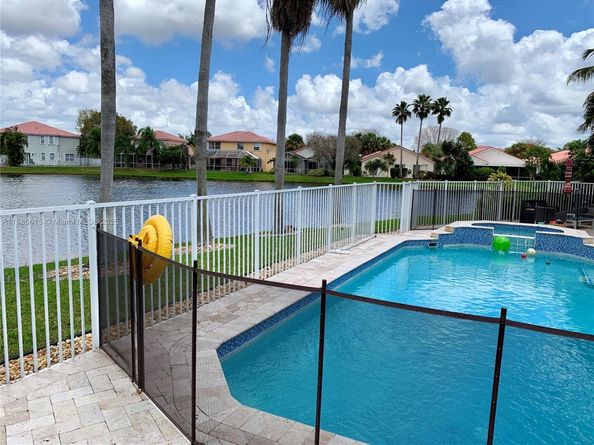 155 S Granada Ave, Weston FL 33326