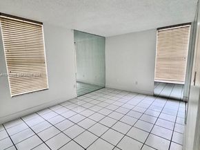 9678 Fontainebleau Blvd 111, Miami FL 33172