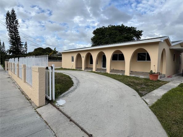 4701 SW 104th Ct, Miami FL 33165