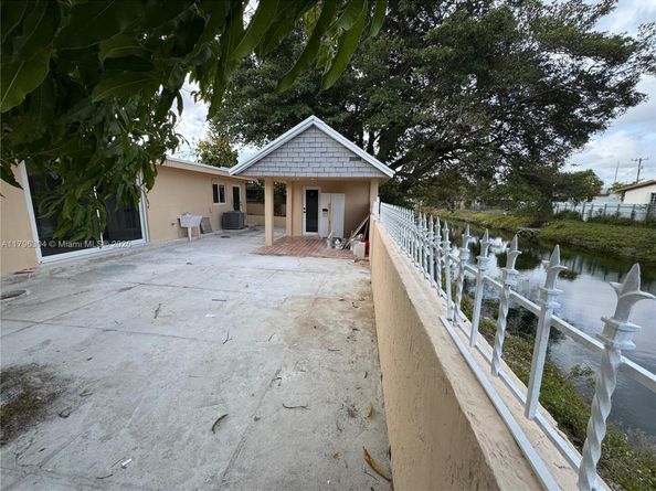 4701 SW 104th Ct, Miami FL 33165