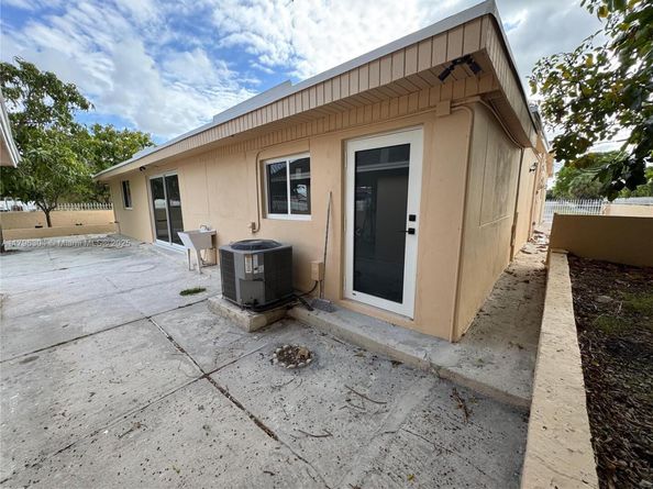 4701 SW 104th Ct, Miami FL 33165