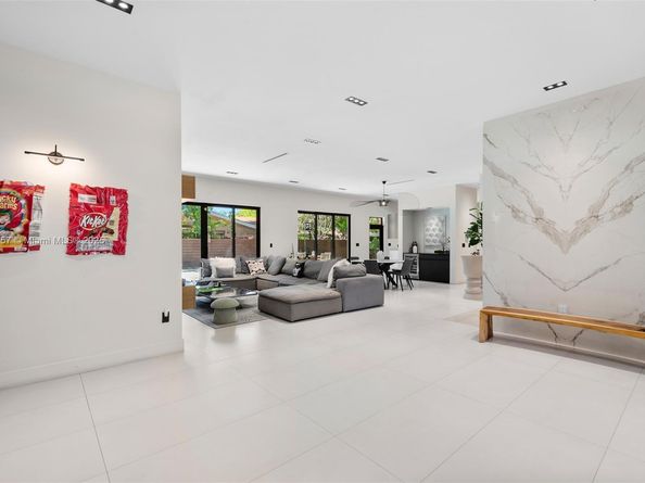 2060 NE 198, Miami FL 33179