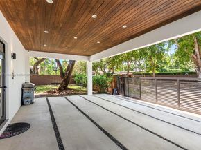 2060 NE 198, Miami FL 33179
