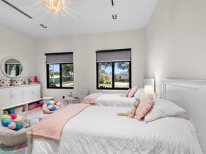 2060 NE 198, Miami FL 33179