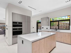 2060 NE 198, Miami FL 33179