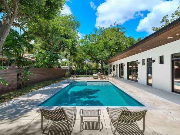 2060 NE 198, Miami FL 33179