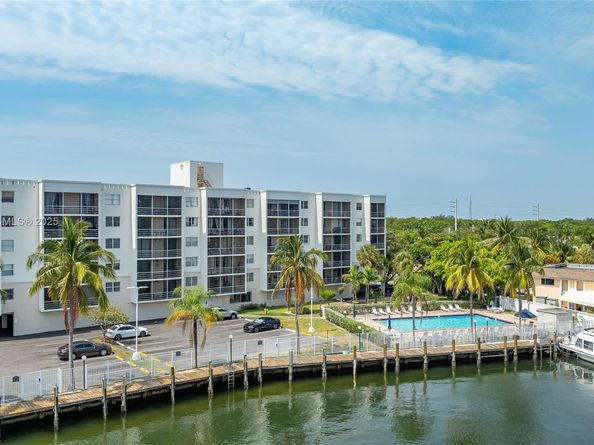 2821 NE 163th St 5J, North Miami Beach FL 33160