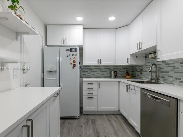 2821 NE 163th St 5J, North Miami Beach FL 33160