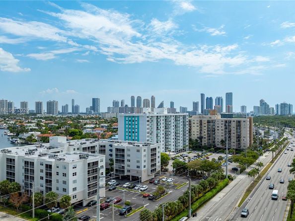 2821 NE 163th St 5J, North Miami Beach FL 33160