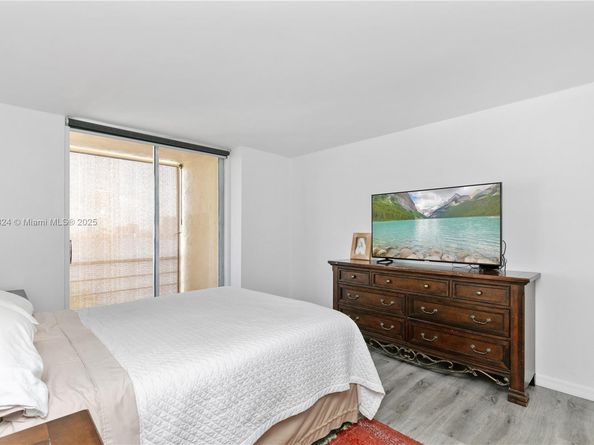 2821 NE 163th St 5J, North Miami Beach FL 33160