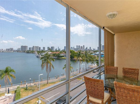 2821 NE 163th St 5J, North Miami Beach FL 33160