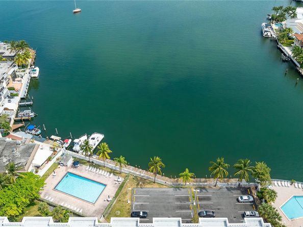 2821 NE 163th St 5J, North Miami Beach FL 33160