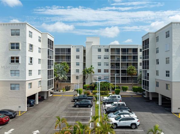 2821 NE 163th St 5J, North Miami Beach FL 33160