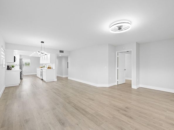 1400 SW 137th Ave 312F, Pembroke Pines FL 33027