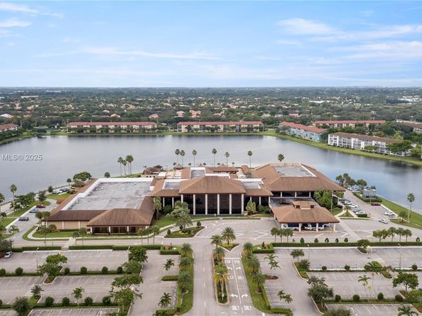 1400 SW 137th Ave 312F, Pembroke Pines FL 33027