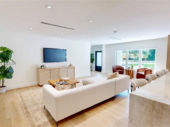 6011 Maynada St, Coral Gables FL 33146