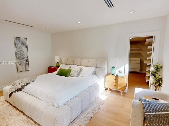 6011 Maynada St, Coral Gables FL 33146