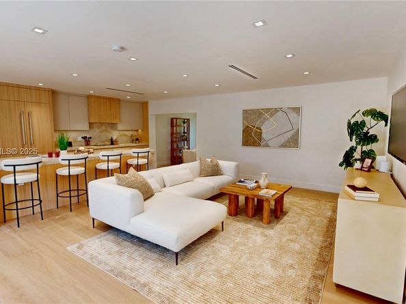 6011 Maynada St, Coral Gables FL 33146