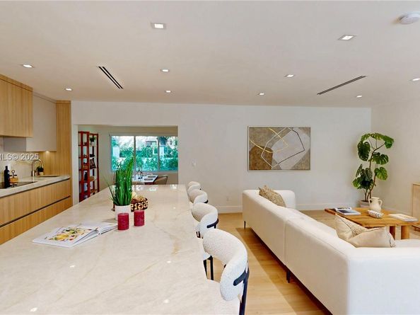 6011 Maynada St, Coral Gables FL 33146