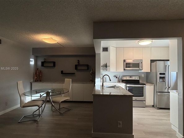 2761 S Oakland Forest Dr 103, Oakland Park FL 33309