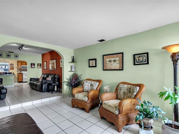 249 Carlisle Dr, Miami Springs FL 33166