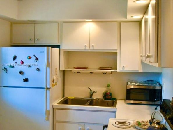 2910 Point East Dr M414, Aventura FL 33160