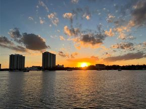 2910 Point East Dr M414, Aventura FL 33160