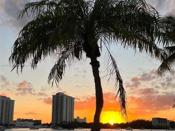 2910 Point East Dr M414, Aventura FL 33160